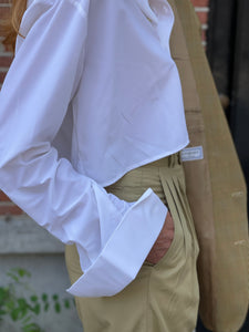 Cropped white shirt with double cuff.